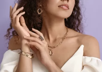 Bileklik Kolda Nasıl Durmalı?